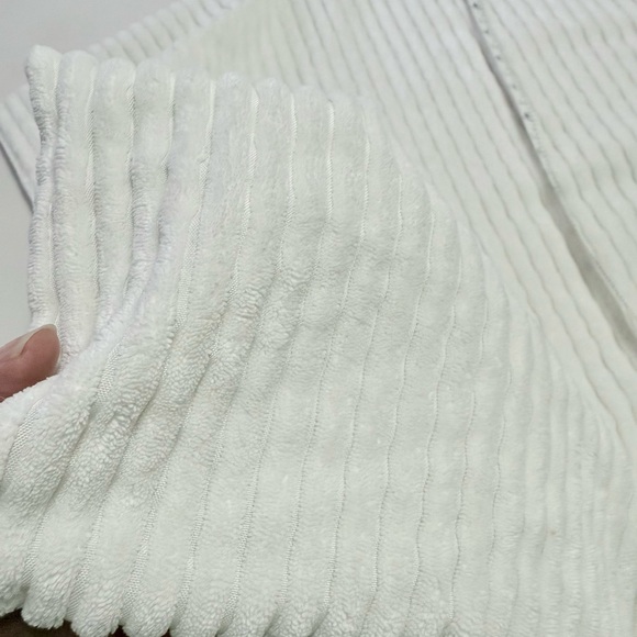 2 decorative home brilliant pillow covers 20X20
creamy white - Picture 6 of 9